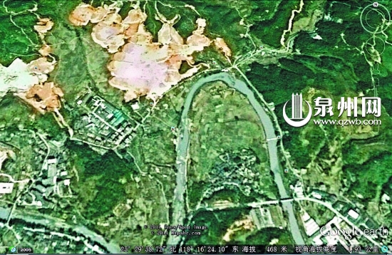这对夫妻树在卫星地图上可见