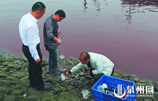 环保部门现场取样检测