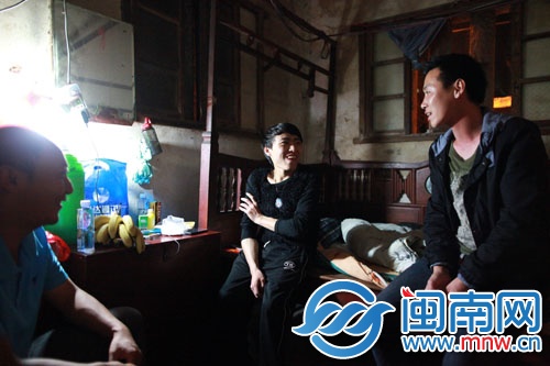 小邓脸上露出了笑容