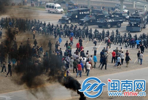 昨日，反恐防暴演练在进行中