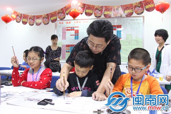 沈老师手把手教孩子握笔、写字