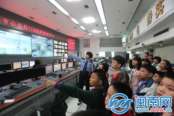 小记者在110指挥中心学习关于报警的常识