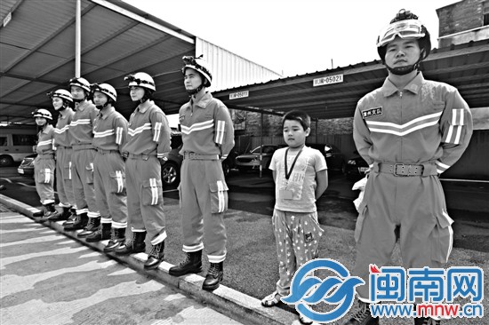 消防之行 圆了小记者英雄梦