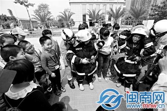 消防之行 圆了小记者英雄梦2