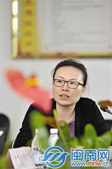 大润发洛江店客服部经理黄红梅