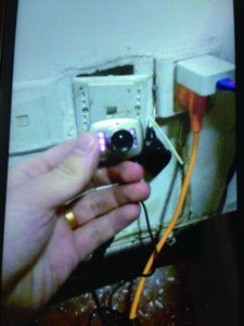 合肥夫妻入住宾馆 沐浴后发现墙壁插座藏针孔摄像头