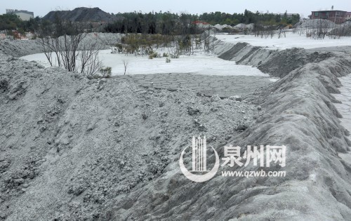 “东北雪原”般的场景却是农田被侵蚀