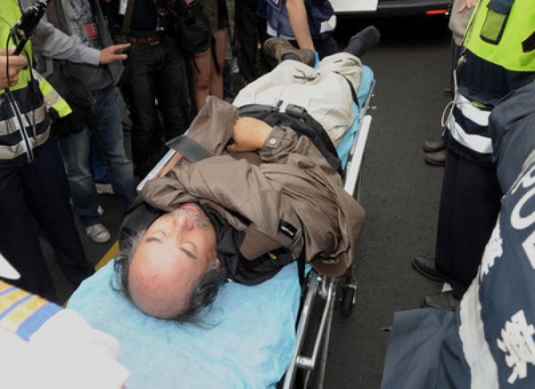 “公投护台湾联盟”总召蔡丁贵昨日再度号召群众包围&nbsp;