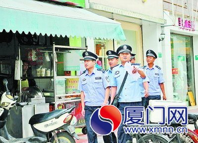 民警带领协警巡逻