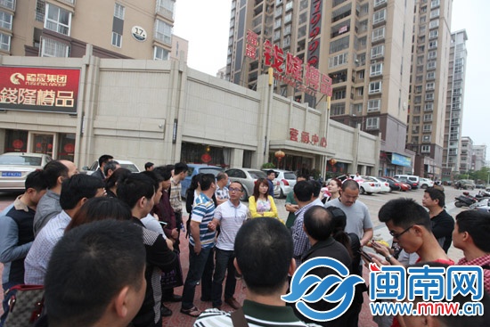 小区大门没做好就让业主来交房