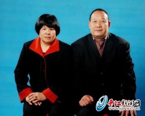 陈燕辉父母第二张合影是前年拍的(母亲56岁 父亲60岁)
