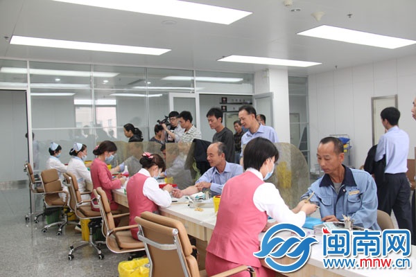 首批70名公交车驾驶员在正兴医院免费体检