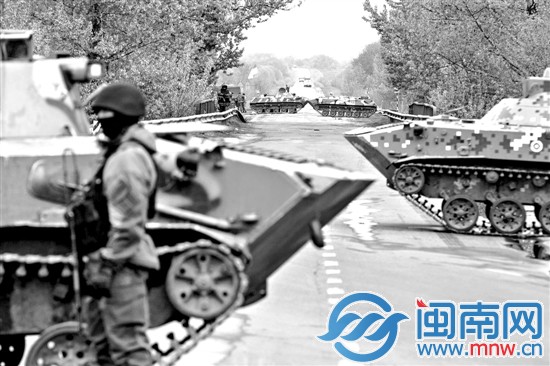 四月二十九日，在乌克兰斯拉维扬斯克东南一座村庄附 