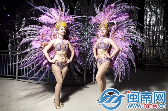 亮丽的桑巴舞服装
