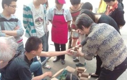 用电饭煲孵出一百多只鹌鹑