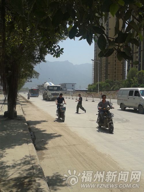 化工路粉尘大，路面泥土多