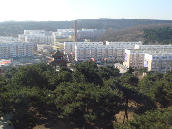 莫地棚户区改造后，环境优美，景色怡人。