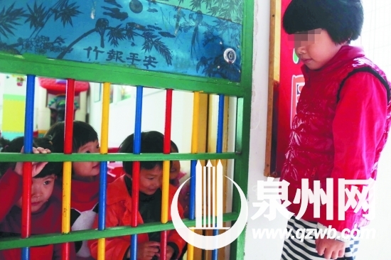 妞妞想回去和小朋友们一起上课