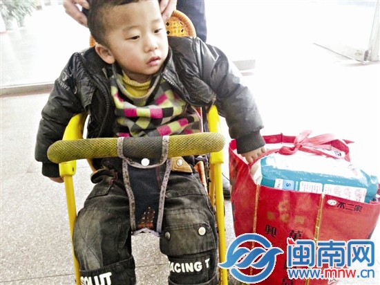 孩子一直喊着“妈妈”