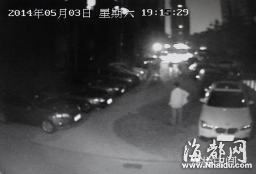 男子趁夜色刮花多辆私家车