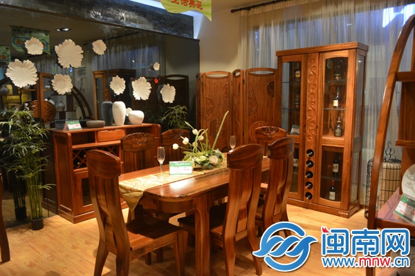 南康品牌馆，展出本地企业的商品