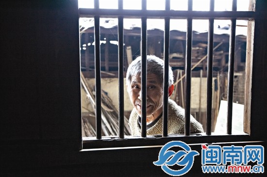 窗外的笑容