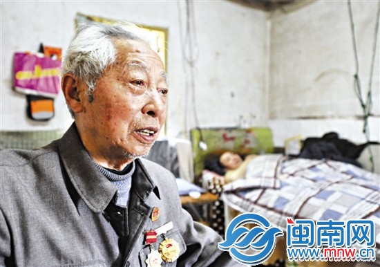 担心百年之后瘫儿无人照顾，85岁的黄祖填眼角噙泪