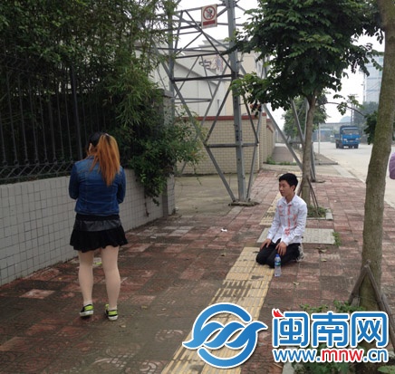 衬衫写着“我爱你”