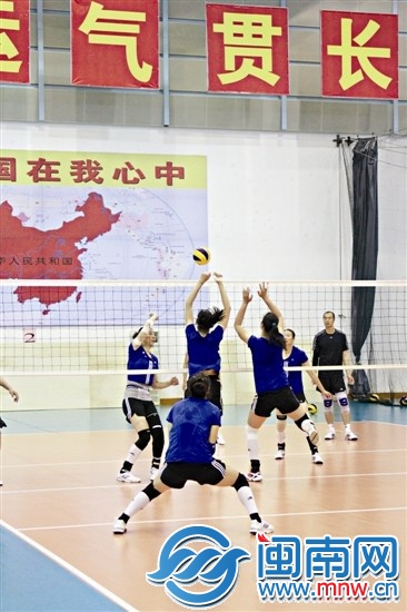 场上的训练气氛很好，球员们都显得兴奋