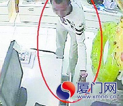 女性内衣店来了秃头贼