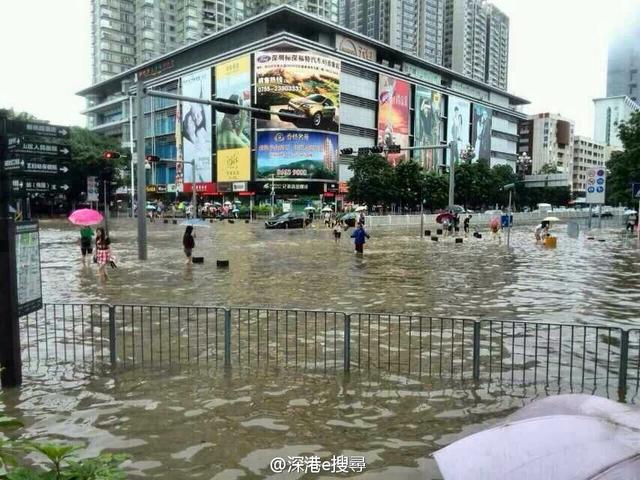深圳遭遇大暴雨，多地被淹。