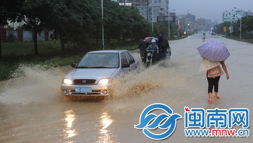 泉州出现短时强降雨，台商区积水严重