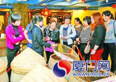 百名母亲来到古龙酱文化园分享幸福时光