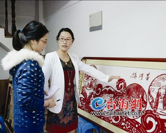 云霄七旬老汉每天推着九旬老母亲散步
