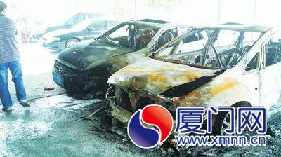 两辆车被烧毁，还好没人在车上