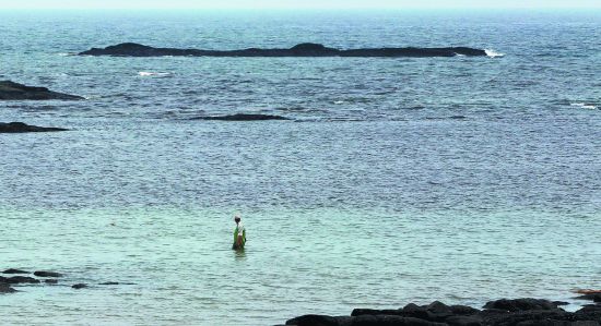 石狮黄金海岸疑现轻微赤潮