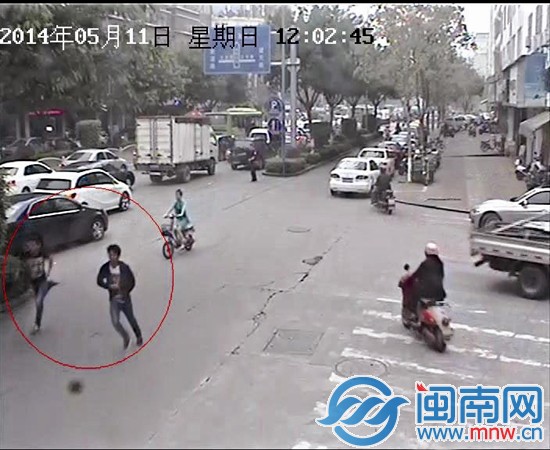 车开在路上 记得反锁车门