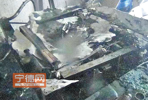 摆放麻将的休闲室起火1