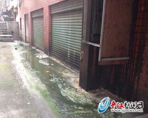 楼下油污水又脏又臭