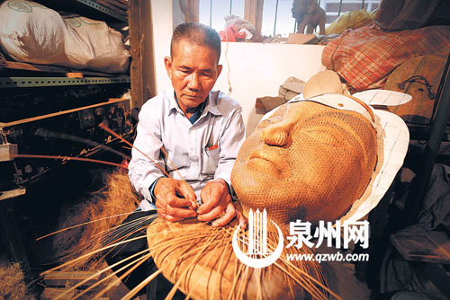花木兰竹编用去了凌文彬太多心血，他不停地修改不停 