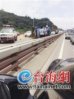 农用车侧翻堵路或被罚款2万
