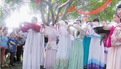 依循古礼的端午祭祀等复古文化活动陪您过节