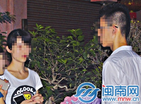 99支蜡烛阵求爱 他能成吗？1