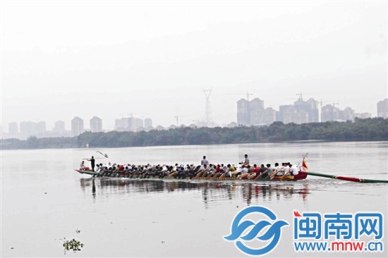 龙海颜厝马州村的这艘龙舟，长约29米可载80人
