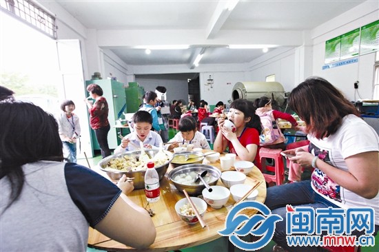 海都小记者 当了回小茶农6