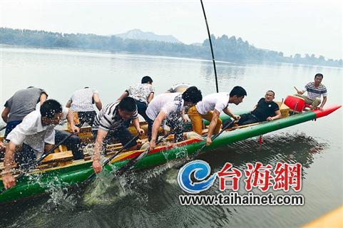 龙海颜厝镇马州村新龙舟下水