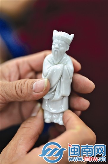 德化产的晚清人物小雕像