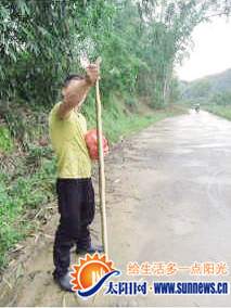 这条蛇近2米长