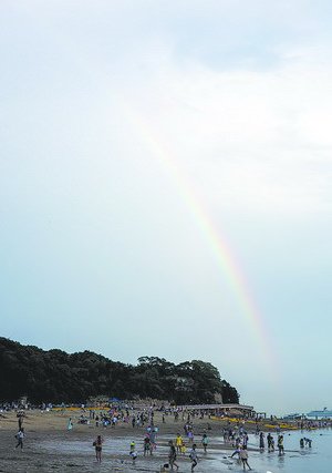 网友@廿十四微博 昨日在环岛路拍到雨后彩虹