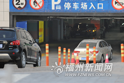 内涝还可能造成地下车库严重积水的现象，应将车开到 